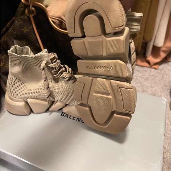 Speed 2.0 balenciaga lace up sneaker. Great condition bust bag, box included. main image 1